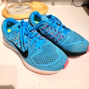 Women's Nike Zoom structure 18 dynamic support Size 9